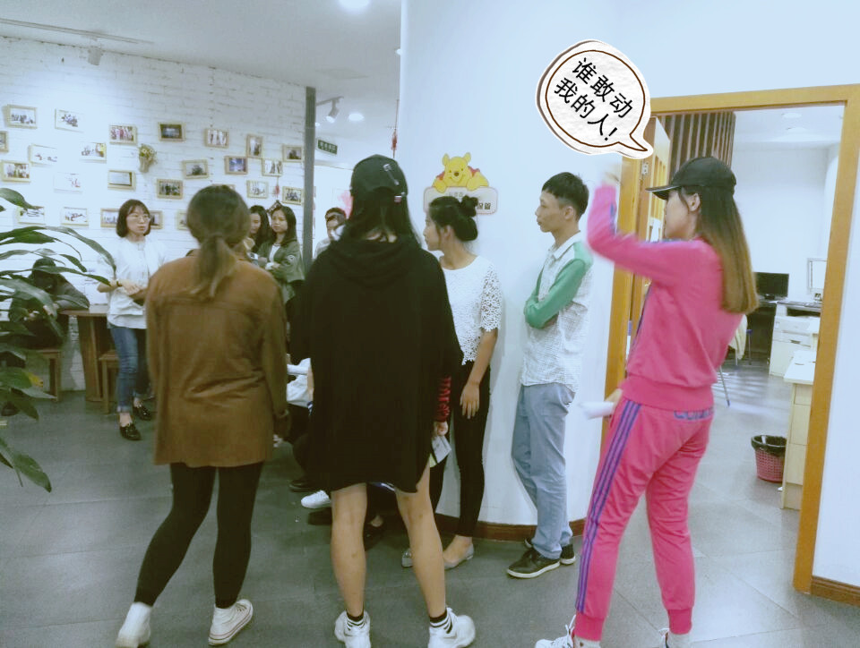 亞語中心斗舞大賽：喂，１１０嗎，這里有妖怪！