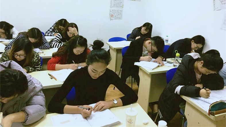 韓語(yǔ)初級(jí)周末班——王雪老師