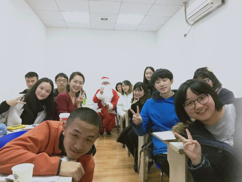 圣誕節(jié)：史上最形象圣誕老人降臨法亞！