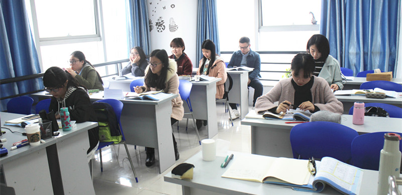 法語(yǔ)周末班課間（曾琳老師）