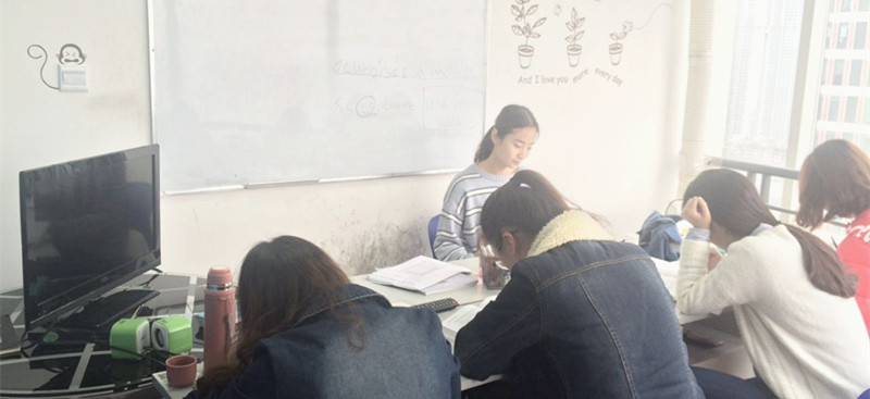 西班牙語周末班（張夢蕓老師）