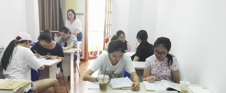 韓語初級班分組討論學(xué)習(xí)