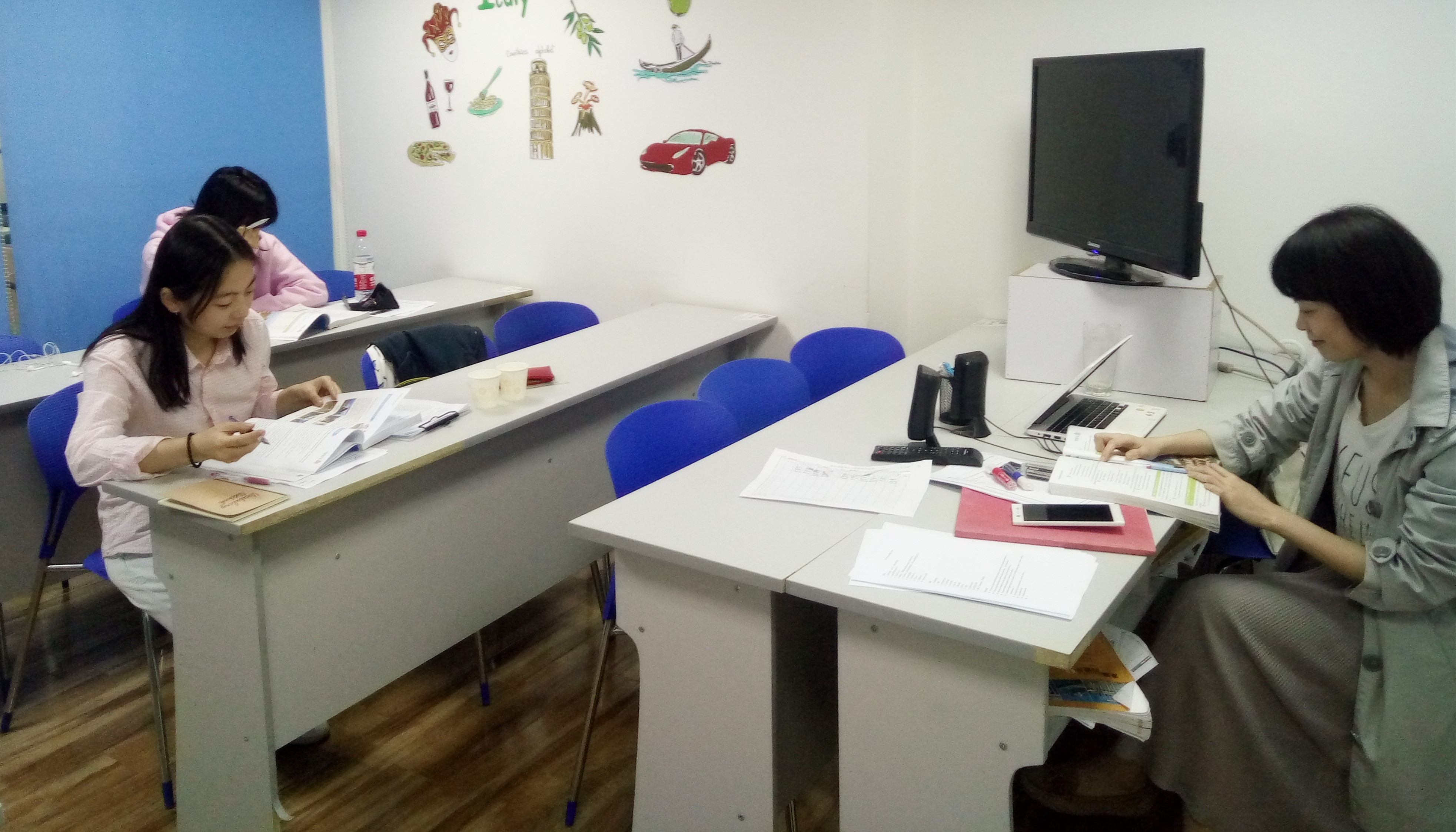 西語初級(jí)白班（楊靜雯老師）