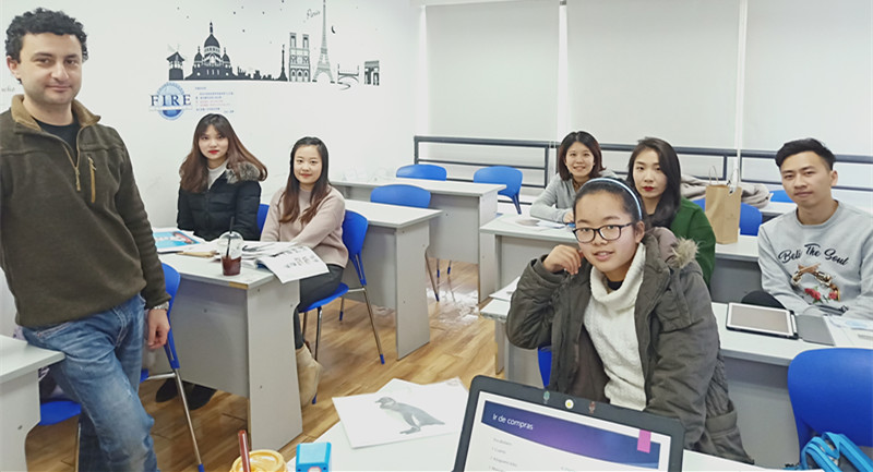 西語初級周末班（楚楚老師、外教Marco老師）